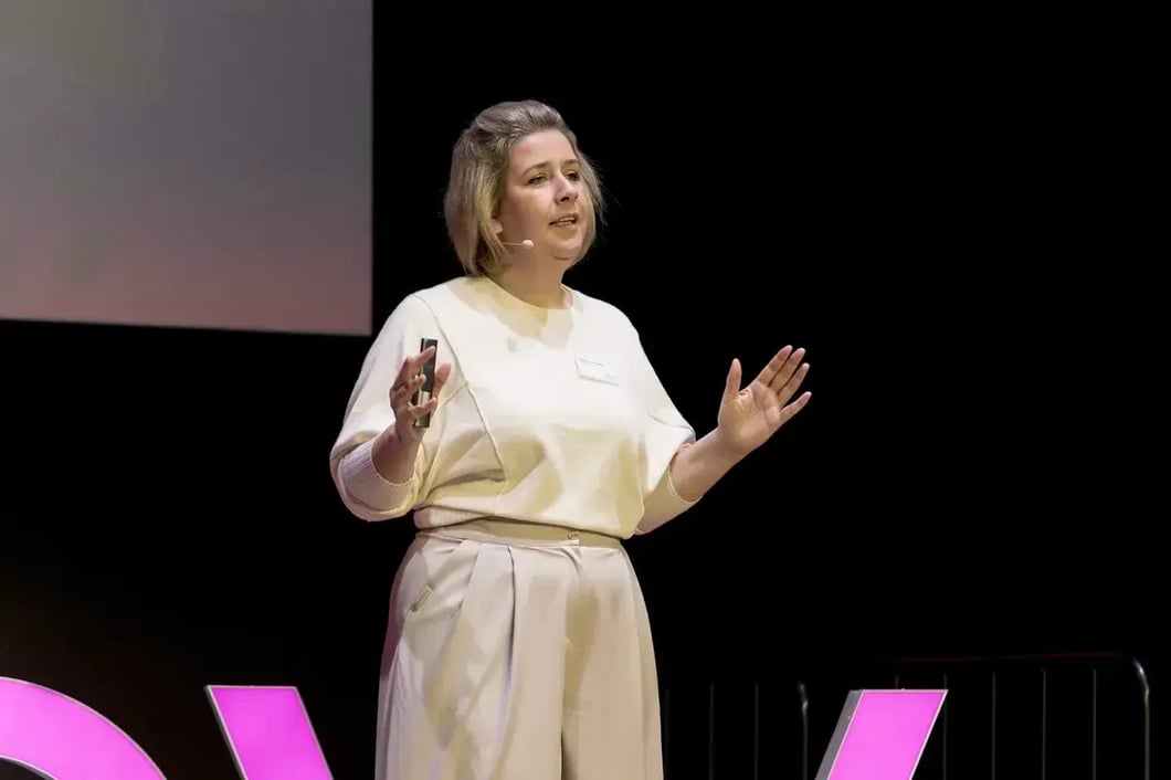 Fr. Urbich auf der Bühne