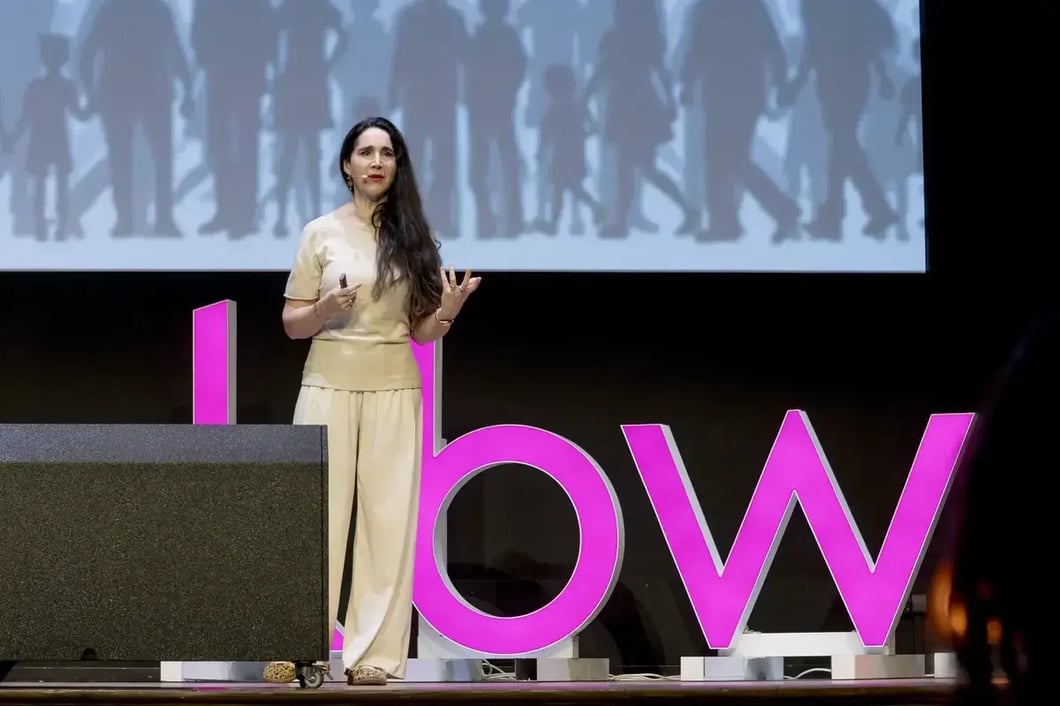 Keynote-Speakerin auf der Bühne