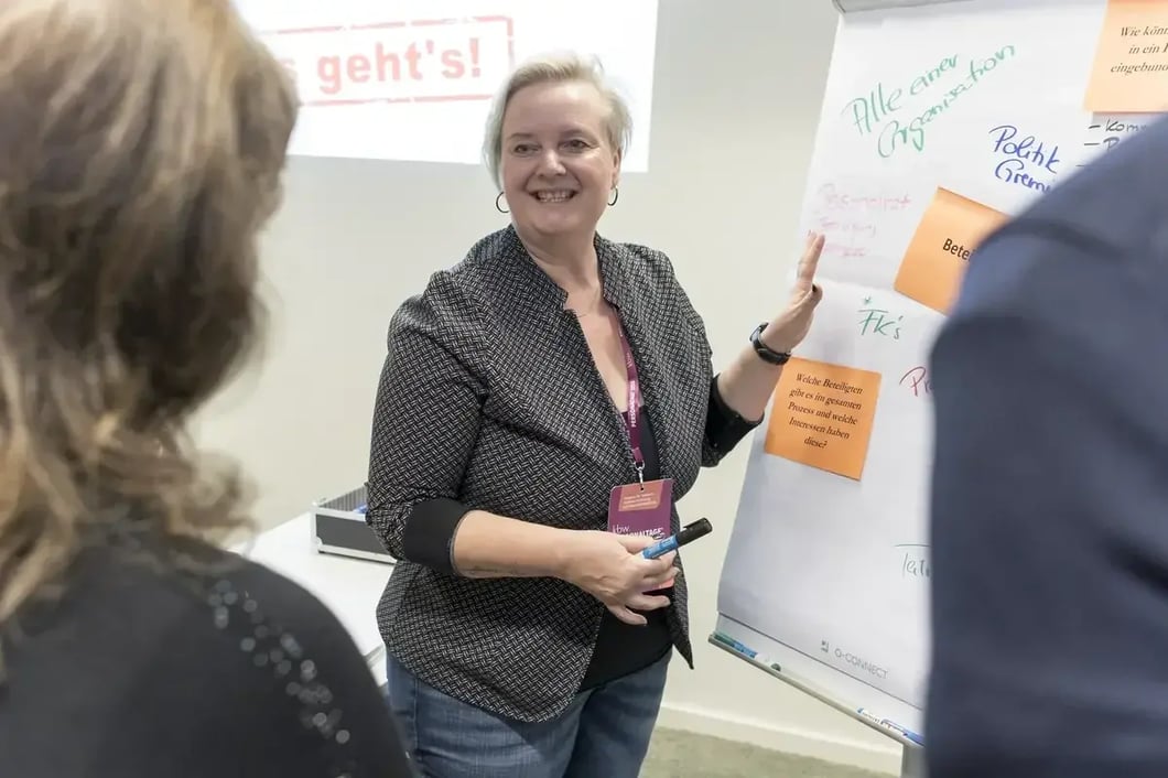 Dozentin am Flipchart