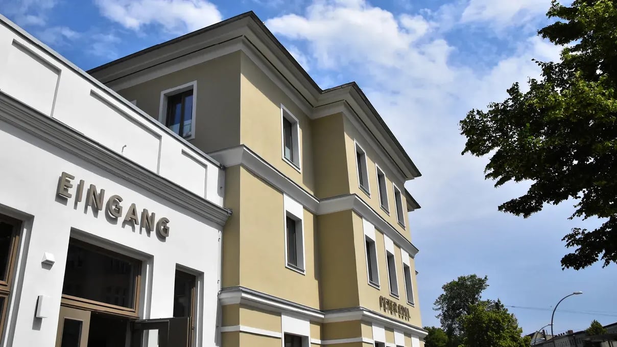 PeterEdel Fassade